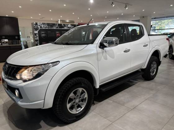 MITSUBISHI L200 TRITON 2.4 16V TURBO DIESEL SPORT HPE CD 4P 4X4 AUTOMÁTICO MITSUBISHI L200 TRITON 2.4 16V TURBO DIESEL SPORT HPE CD 4P 4X4 AUTOMÁTICO